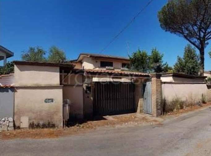 casa indipendente in vendita a Roma in zona Infernetto