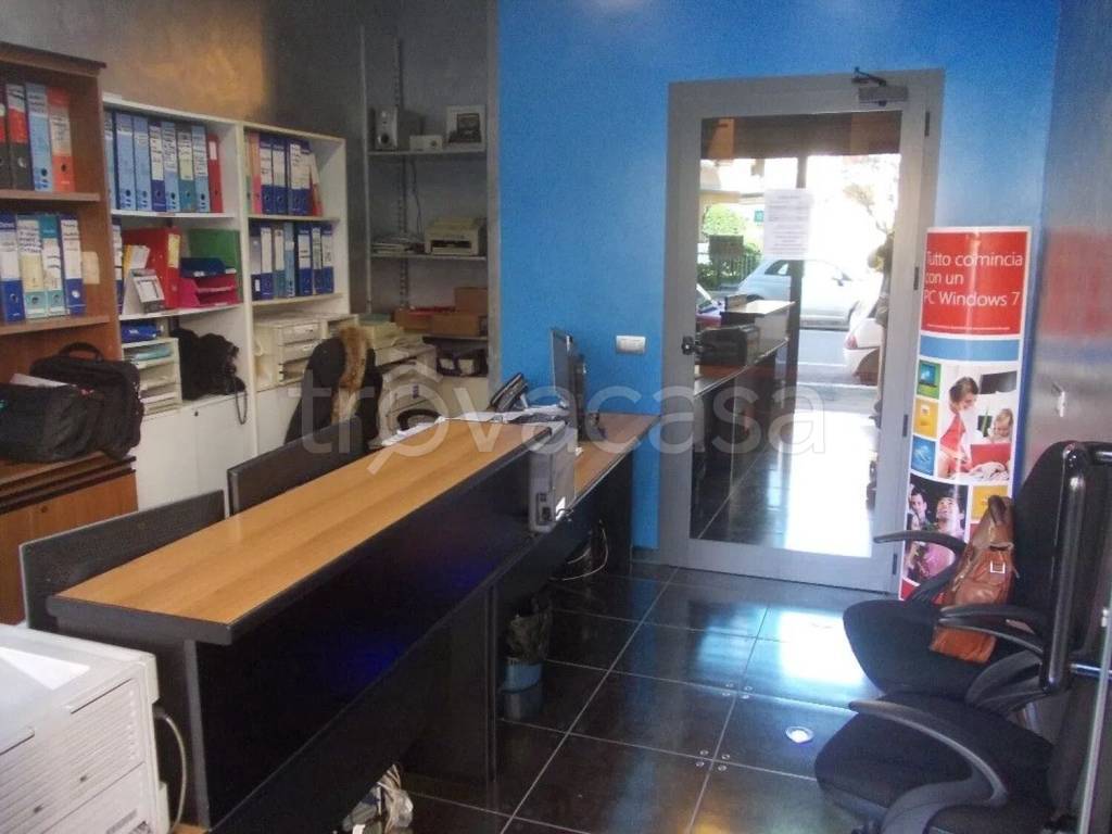 negozio in vendita a Roma in zona Portuense