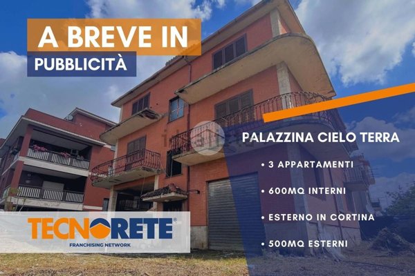 appartamento in vendita a Roma in zona Giardini di Corcolle