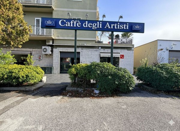 locale commerciale in vendita a Roma in zona Tor Cervara
