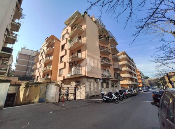appartamento in vendita a Roma in zona Appio Latino