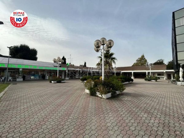 negozio in vendita a Roma in zona Olgiata