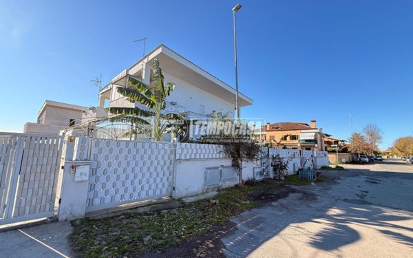 casa indipendente in vendita a Roma