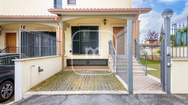 casa indipendente in vendita a Roma in zona Tor Bella Monaca
