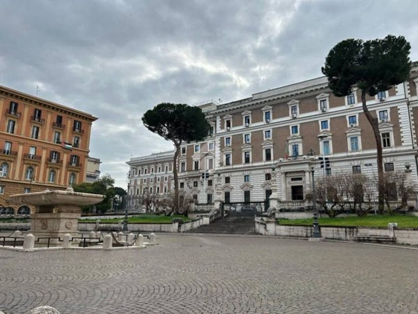 appartamento in vendita a Roma in zona Rione Monti/Campitelli