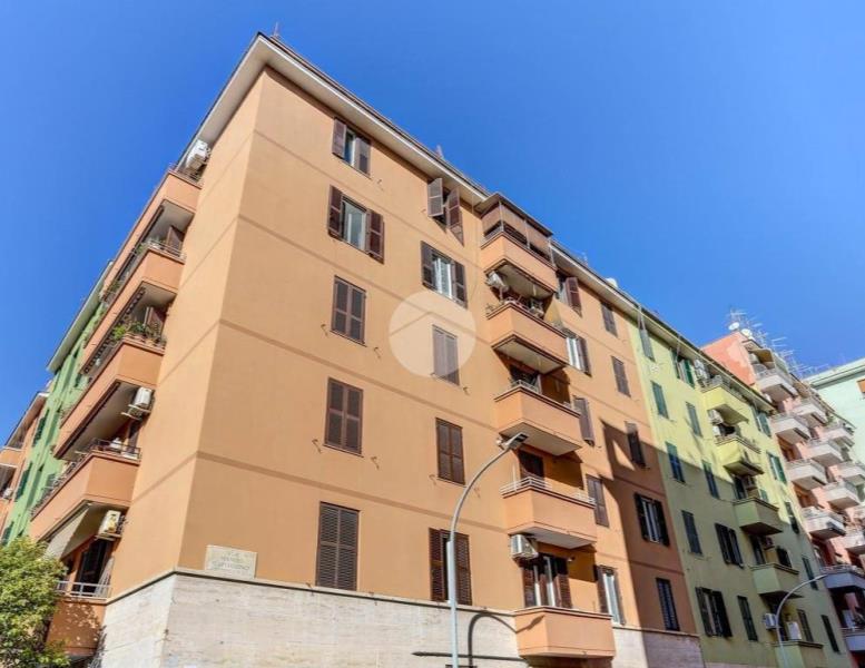 appartamento in vendita a Roma in zona Tuscolano