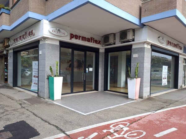 negozio in vendita a Roma in zona Ostia