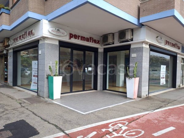 negozio in vendita a Roma in zona Ostia