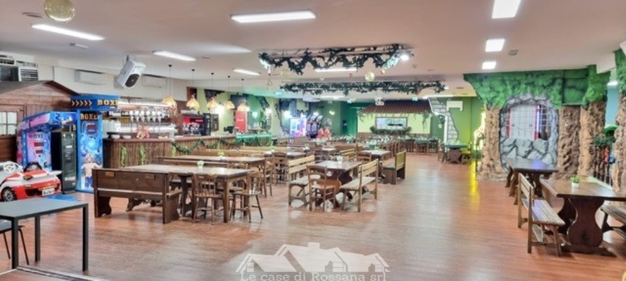 locale commerciale in vendita a Roma in zona Sette Bagni