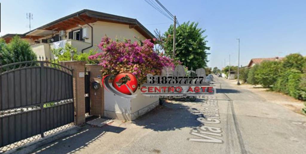 appartamento in vendita a Roma in zona Ostia Antica