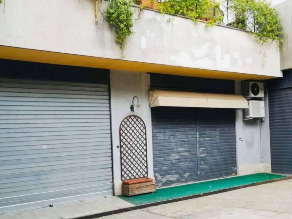 locale commerciale in vendita a Roma in zona Appio Pignatelli