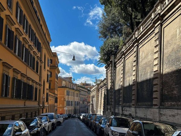 appartamento in vendita a Roma in zona Trevi-Colonna