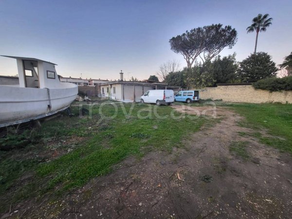 casa indipendente in vendita a Roma in zona Infernetto