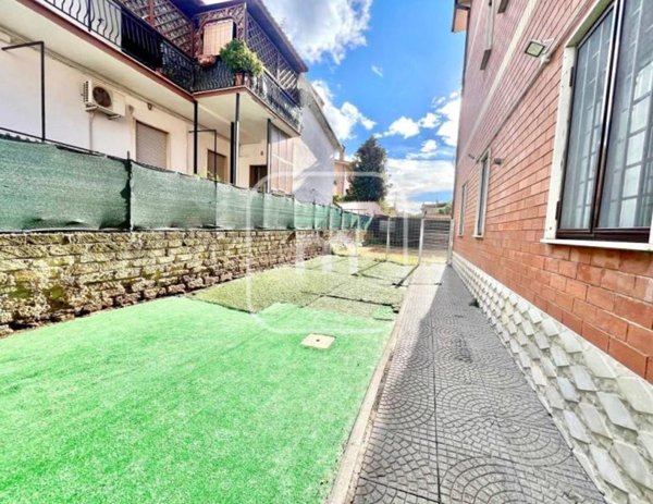 appartamento in vendita a Roma in zona Giardini di Corcolle