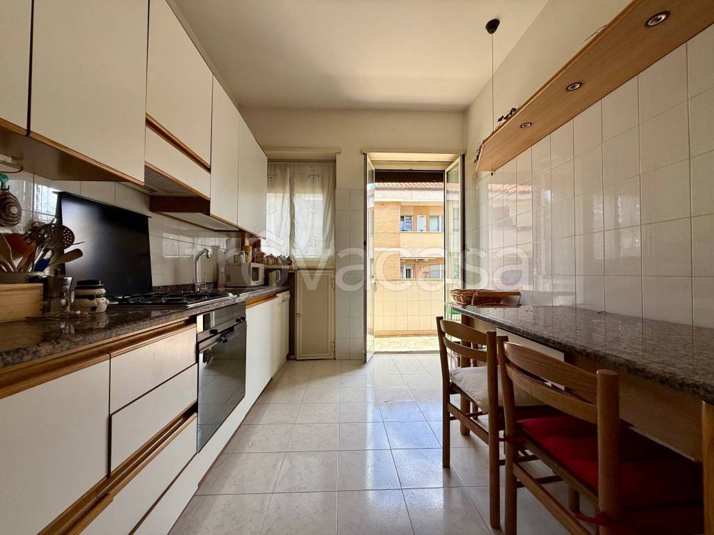 appartamento in vendita a Roma in zona Tor di Quinto