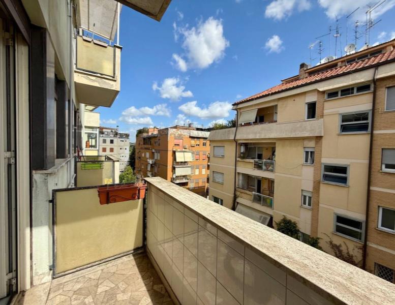 appartamento in vendita a Roma in zona Tor di Quinto
