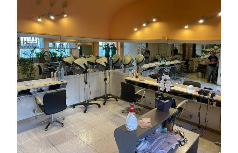 negozio in vendita a Roma in zona Romanina