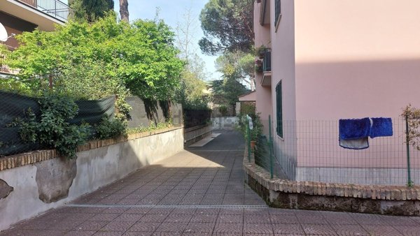 appartamento in vendita a Roma in zona Appio Pignatelli