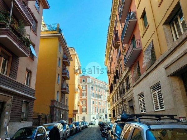 appartamento in vendita a Roma in zona Castro Pretorio