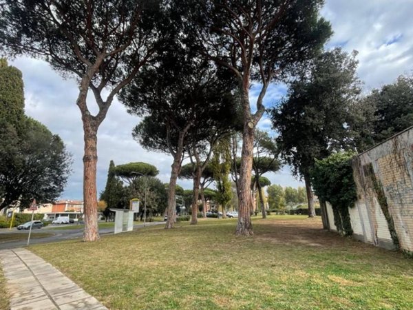 casa indipendente in vendita a Roma in zona Casal Palocco