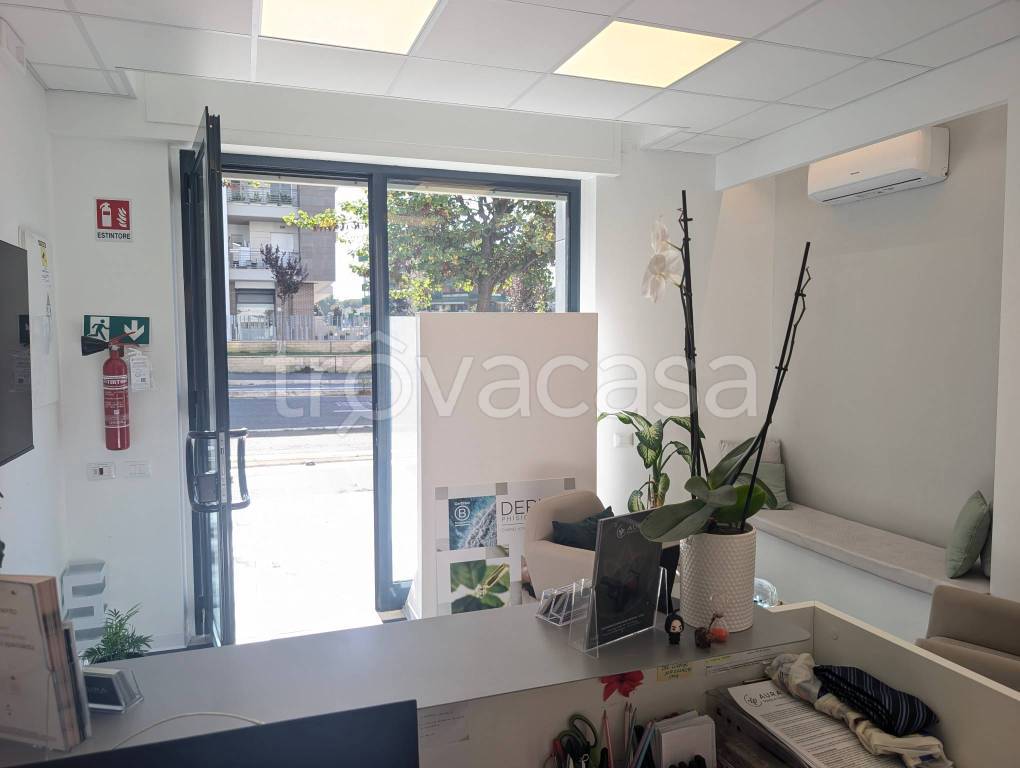 negozio in vendita a Roma in zona Mezzocammino