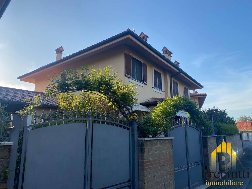 casa indipendente in vendita a Roma in zona Torrevecchia