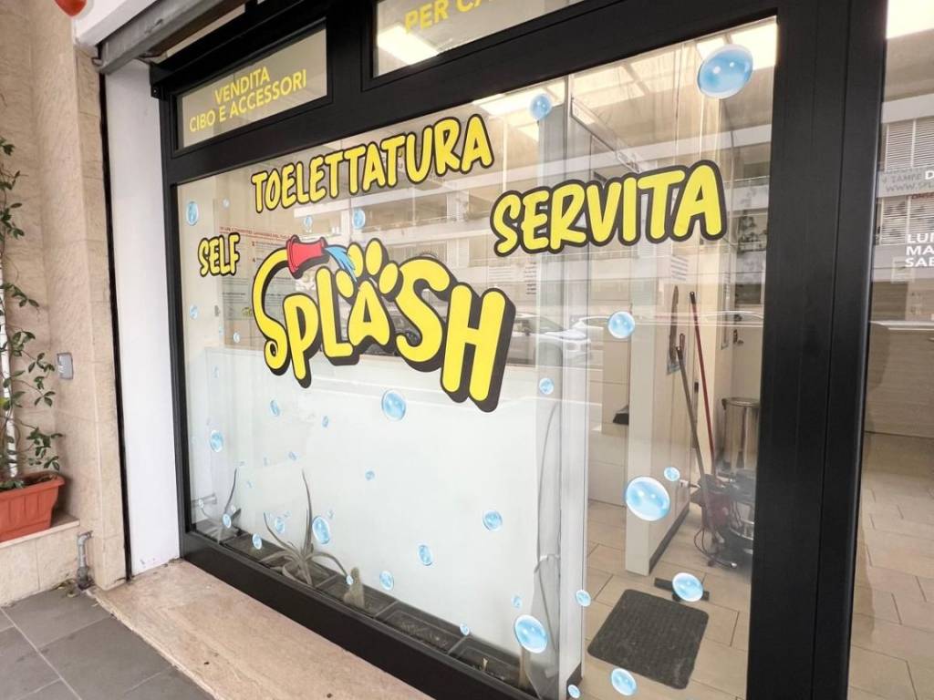 negozio in vendita a Roma in zona Ardeatino