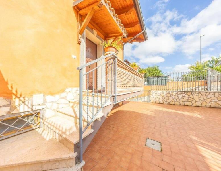 casa indipendente in vendita a Roma in zona Castelverde