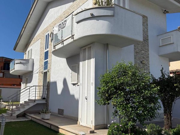 appartamento in vendita a Roma in zona Romanina