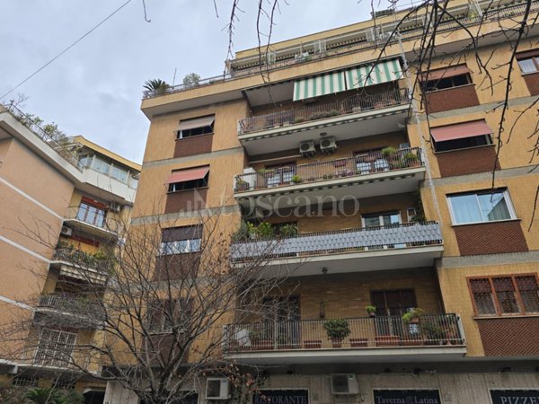 casa indipendente in vendita a Roma in zona Appio Latino