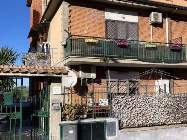 appartamento in vendita a Roma in zona Colle Prenestino