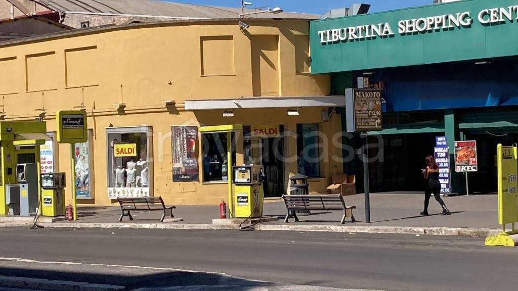 negozio in vendita a Roma in zona Ponte Mammolo