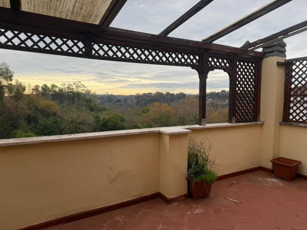 appartamento in vendita a Roma in zona Tomba di Nerone