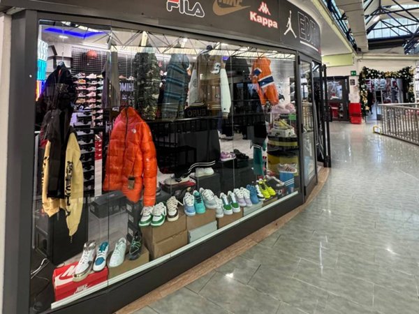 negozio in vendita a Roma in zona Ostia