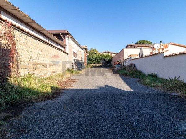 negozio in vendita a Roma in zona Ponte di Nona