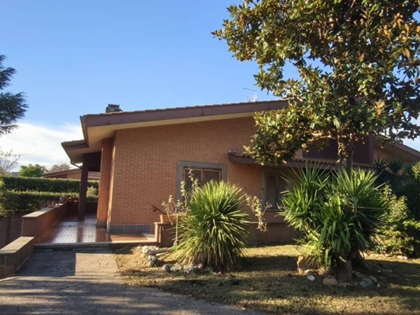 casa indipendente in vendita a Roma in zona Casal Morena