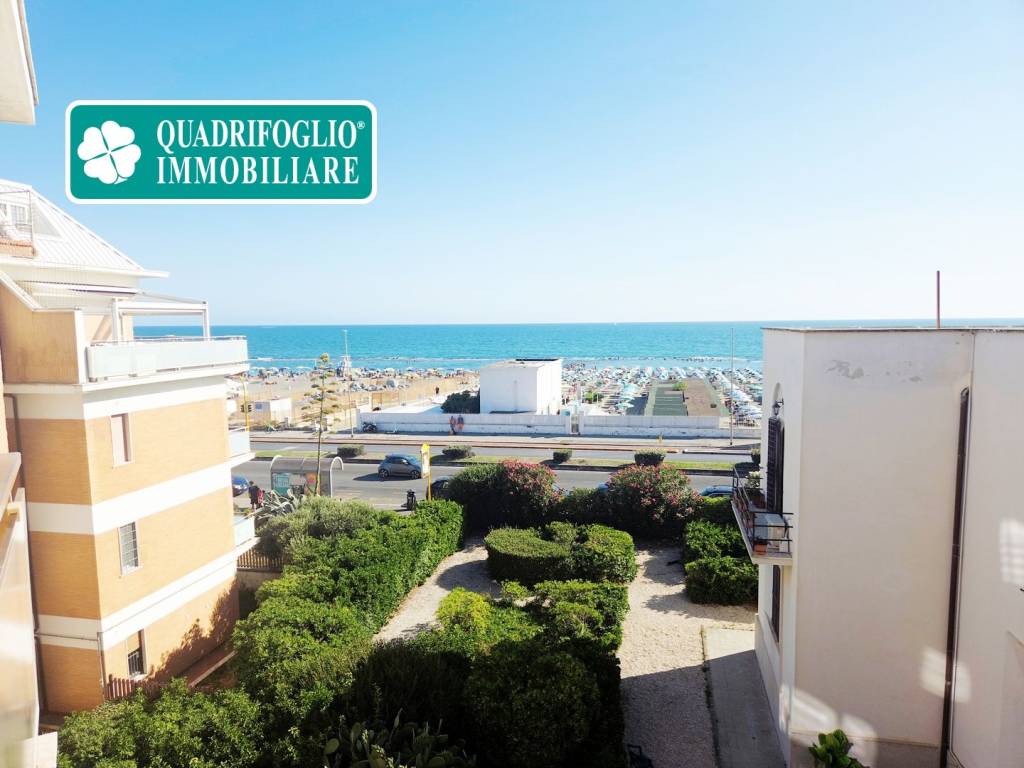 appartamento in vendita a Roma in zona Ostia