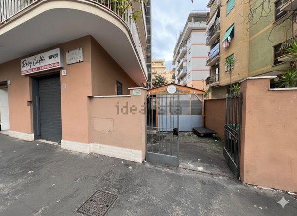 locale commerciale in vendita a Roma in zona Prenestino-Centocelle