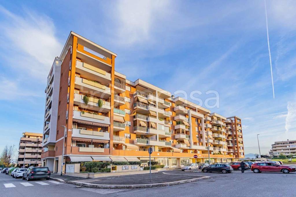 appartamento in vendita a Roma in zona Ponte di Nona