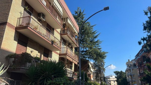 appartamento in vendita a Roma in zona Giuliano Dalmata