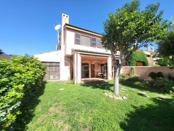 casa indipendente in vendita a Roma in zona Infernetto