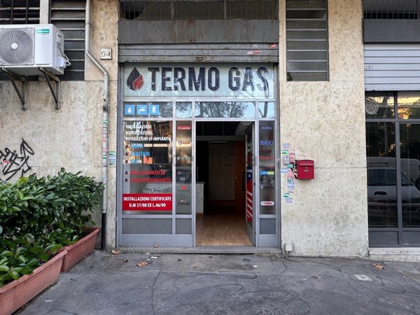 ufficio in vendita a Roma in zona Appio Latino