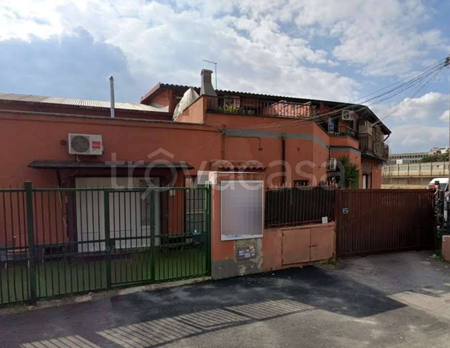 negozio in vendita a Roma in zona Casal Morena