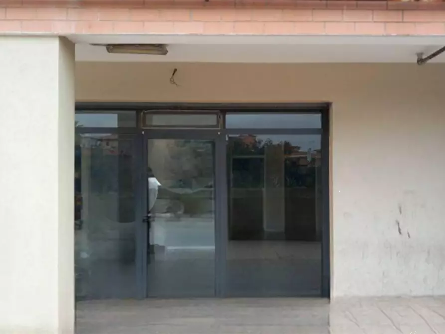 negozio in vendita a Roma in zona Massimina/Casal Lumbroso