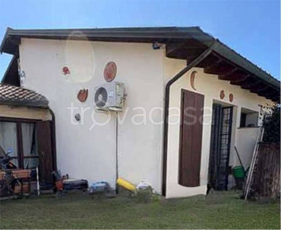 casa indipendente in vendita a Roma in zona Infernetto