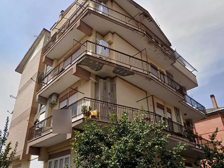 appartamento in vendita a Roma in zona Tomba di Nerone