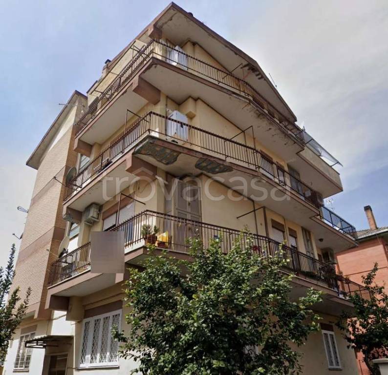 appartamento in vendita a Roma in zona Tomba di Nerone