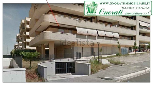 locale commerciale in vendita a Roma in zona Ponte di Nona