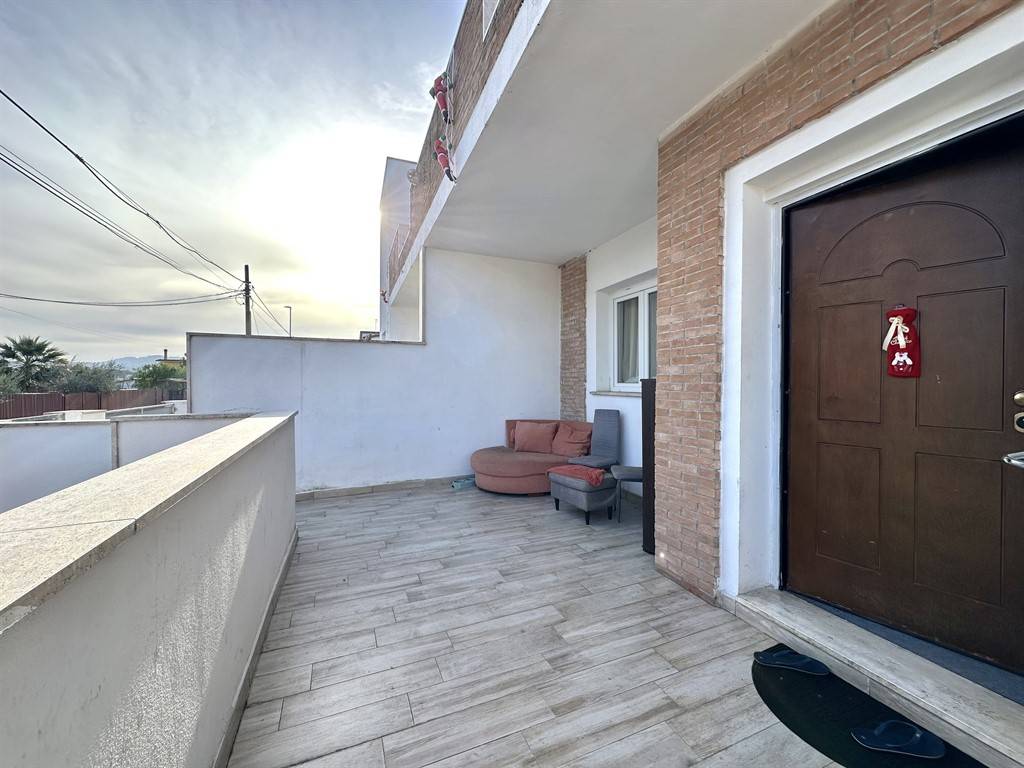 appartamento in vendita a Roma in zona Lago Regillo