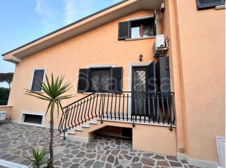 casa indipendente in vendita a Roma in zona Finocchio